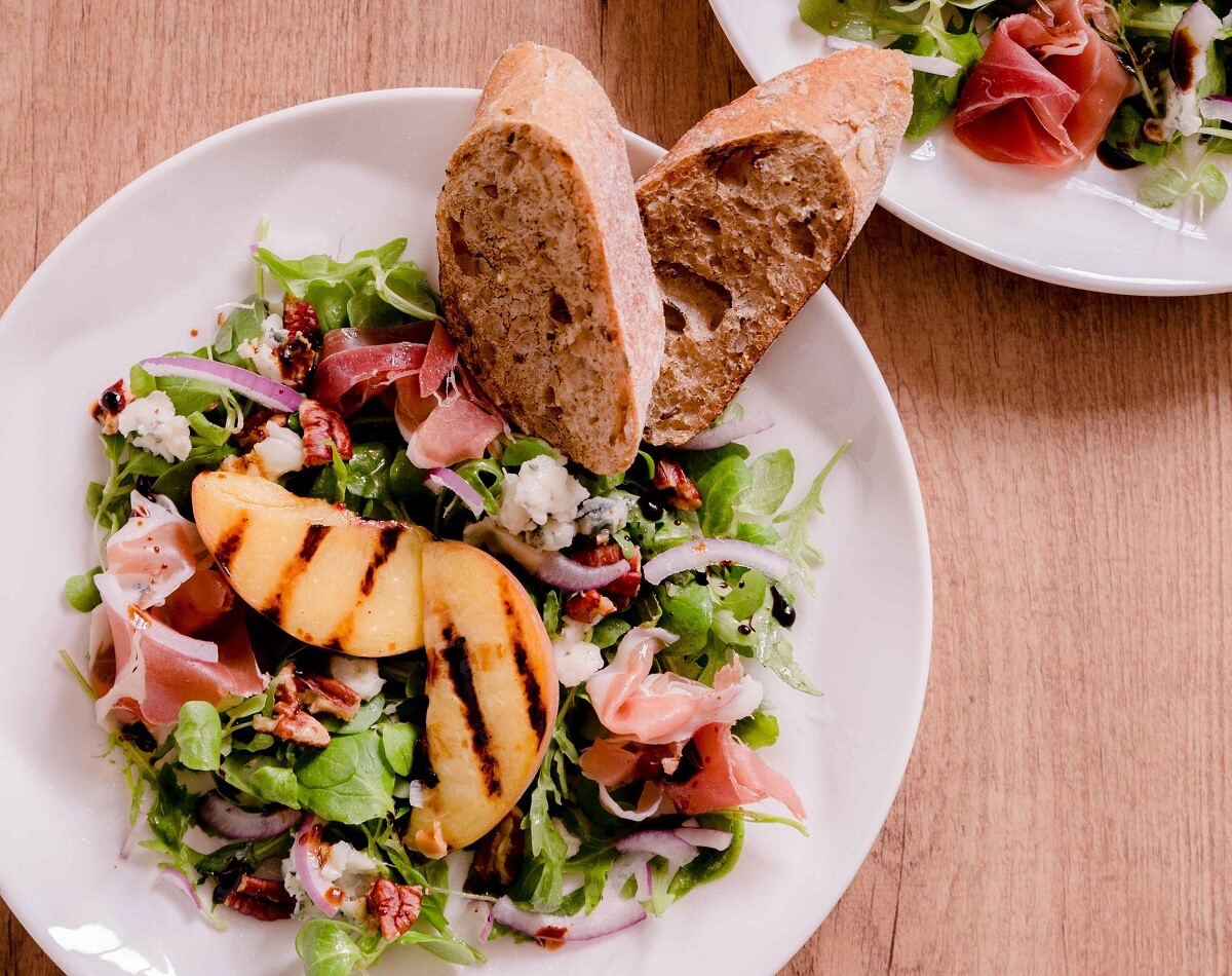 Rezept: Salat mit gegrillten Pfirsichen