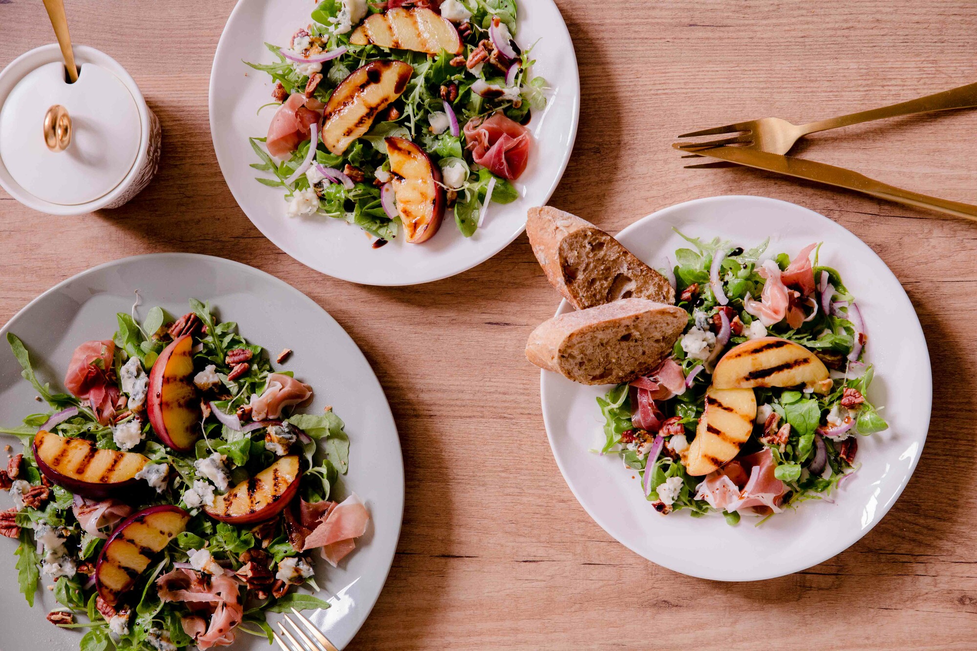 Rezept: Salat mit gegrillten Pfirsichen