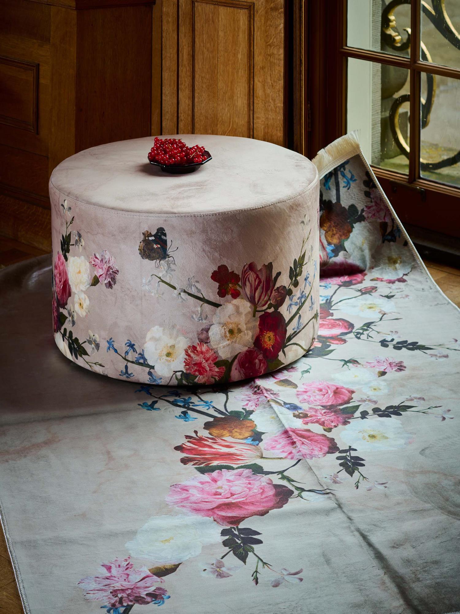 ESSENZA Flower Statement Stone Hocker