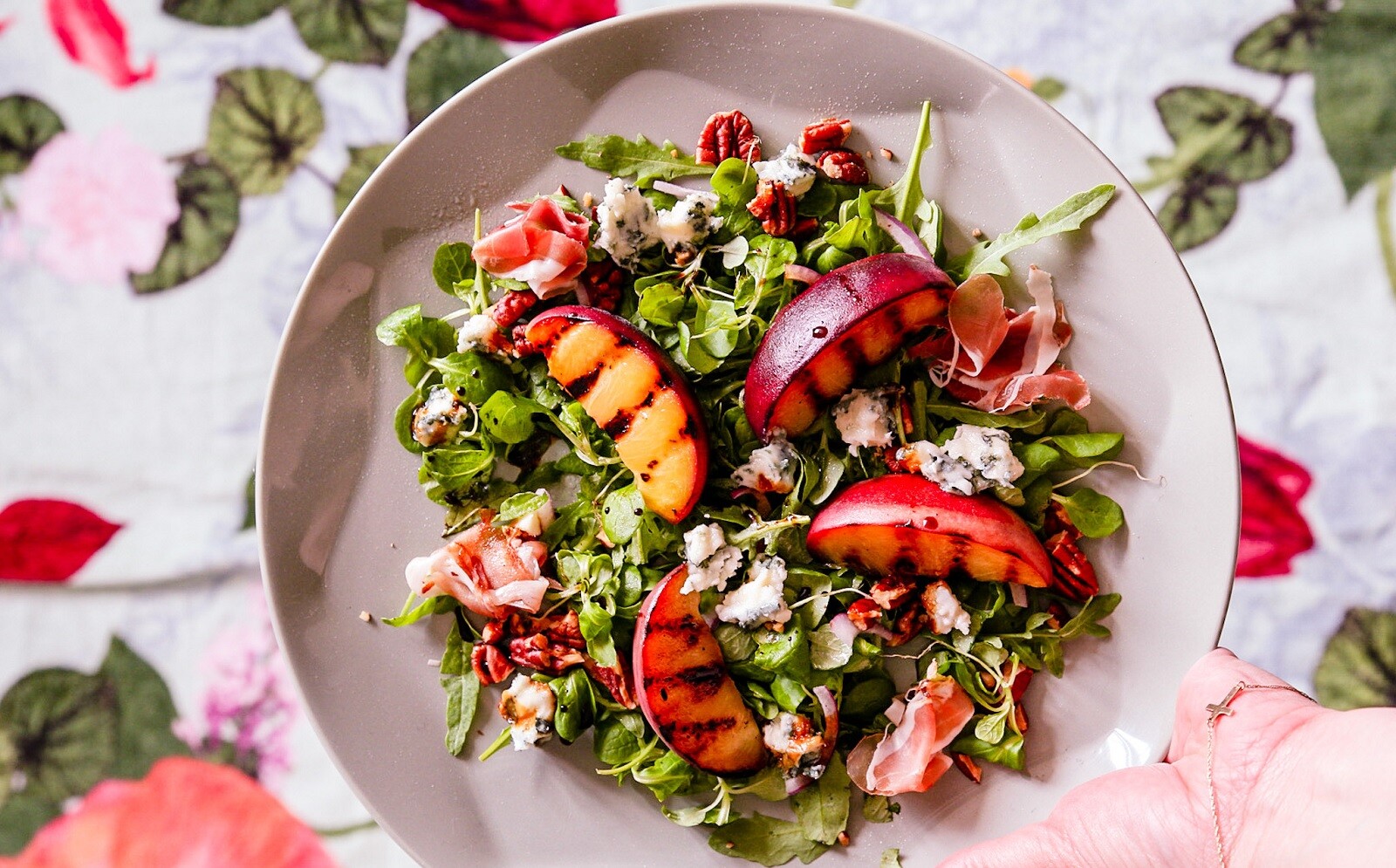 Rezept: Salat mit gegrillten Pfirsichen