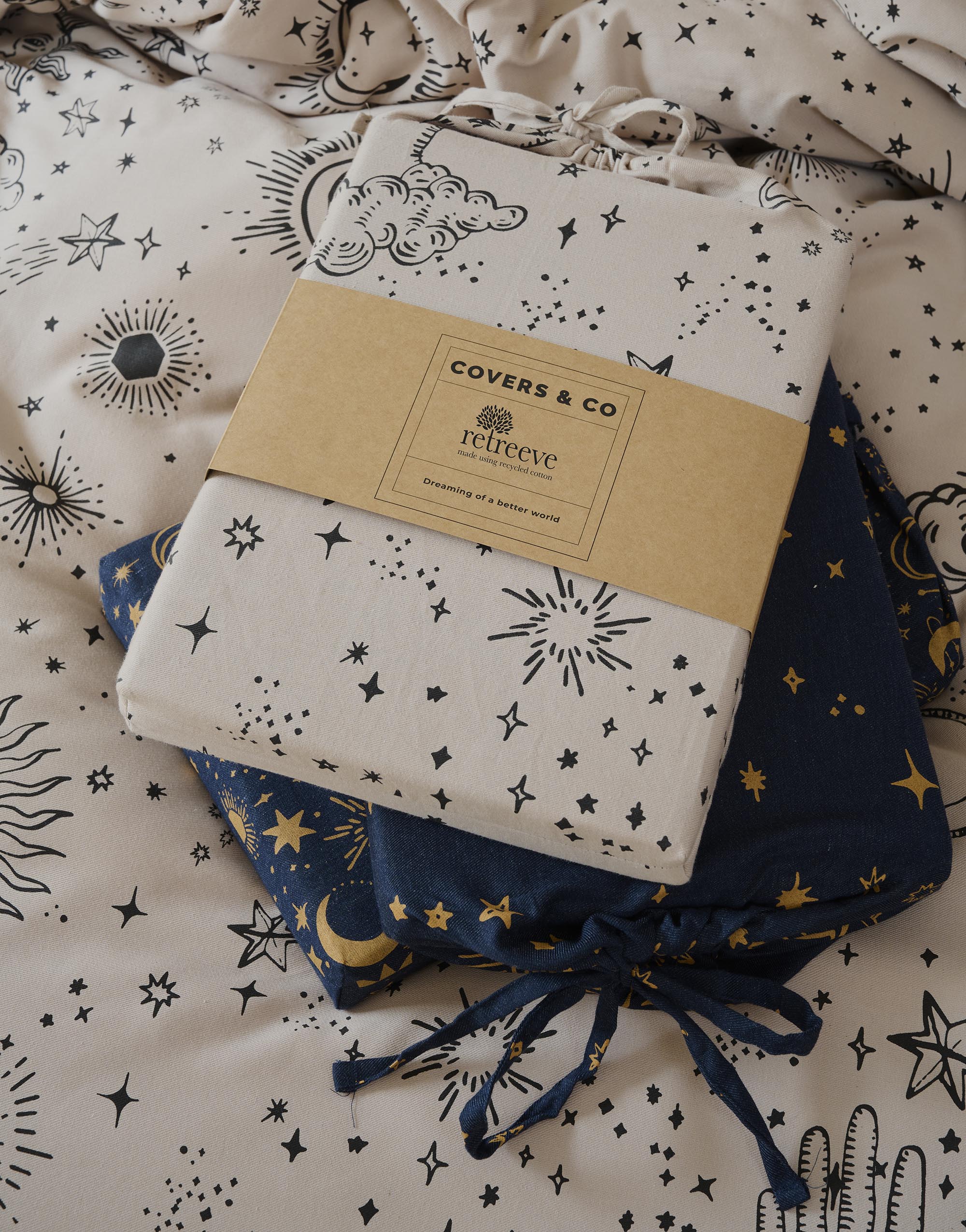 Retreeve: 45% Baumwolle (recycelt), 40% Baumwolle, 15% Polyester (recycelt)